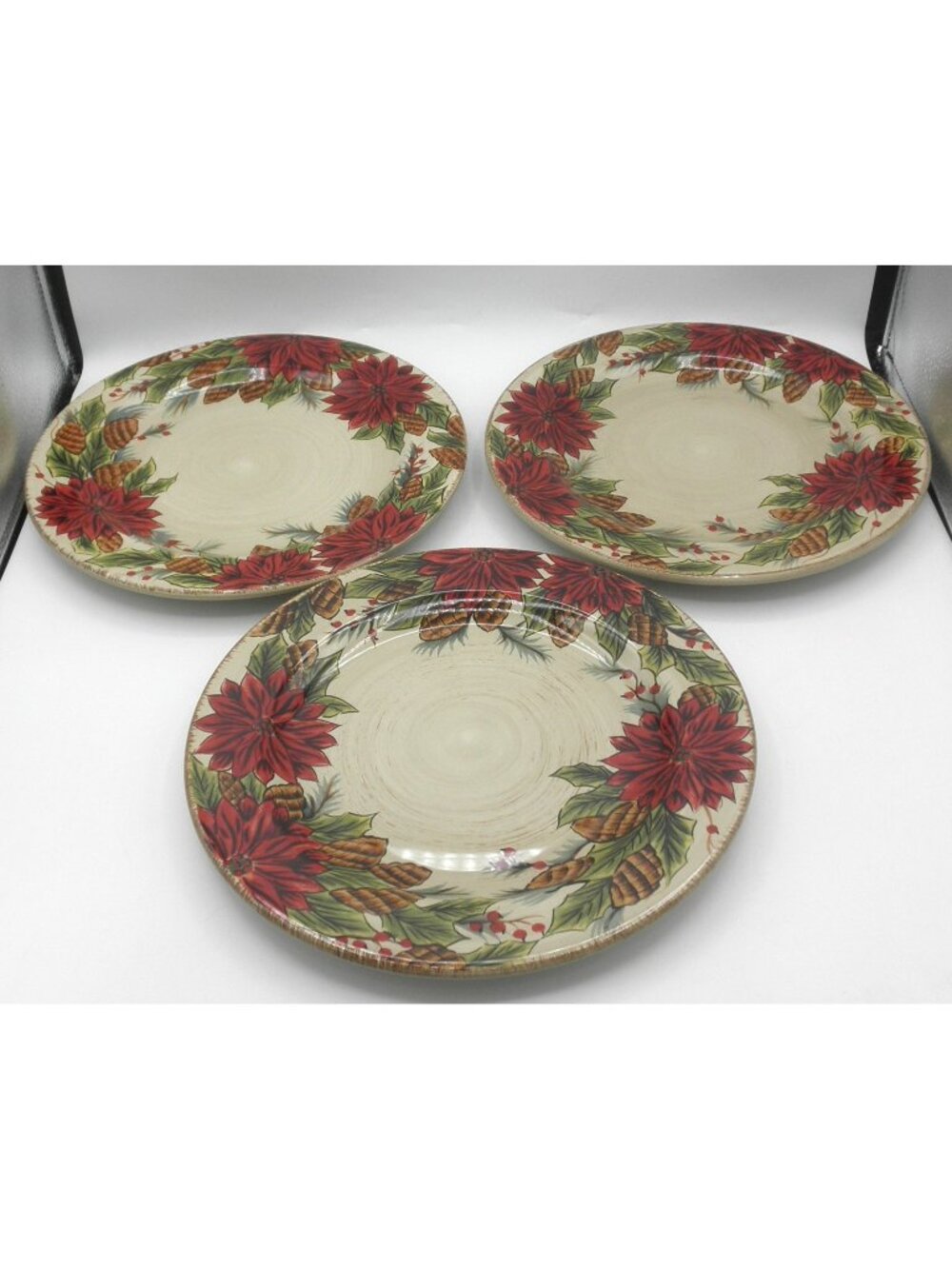 Pinecone Poinsettia Tabletops Unlimited Dario Farrucci 10-3/4 In. Dinner Plates